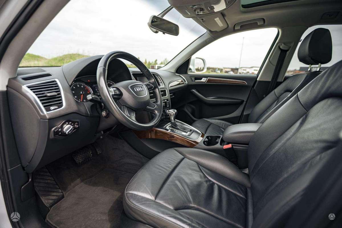 Audi Q5, 2.0 l., off-road / crossover