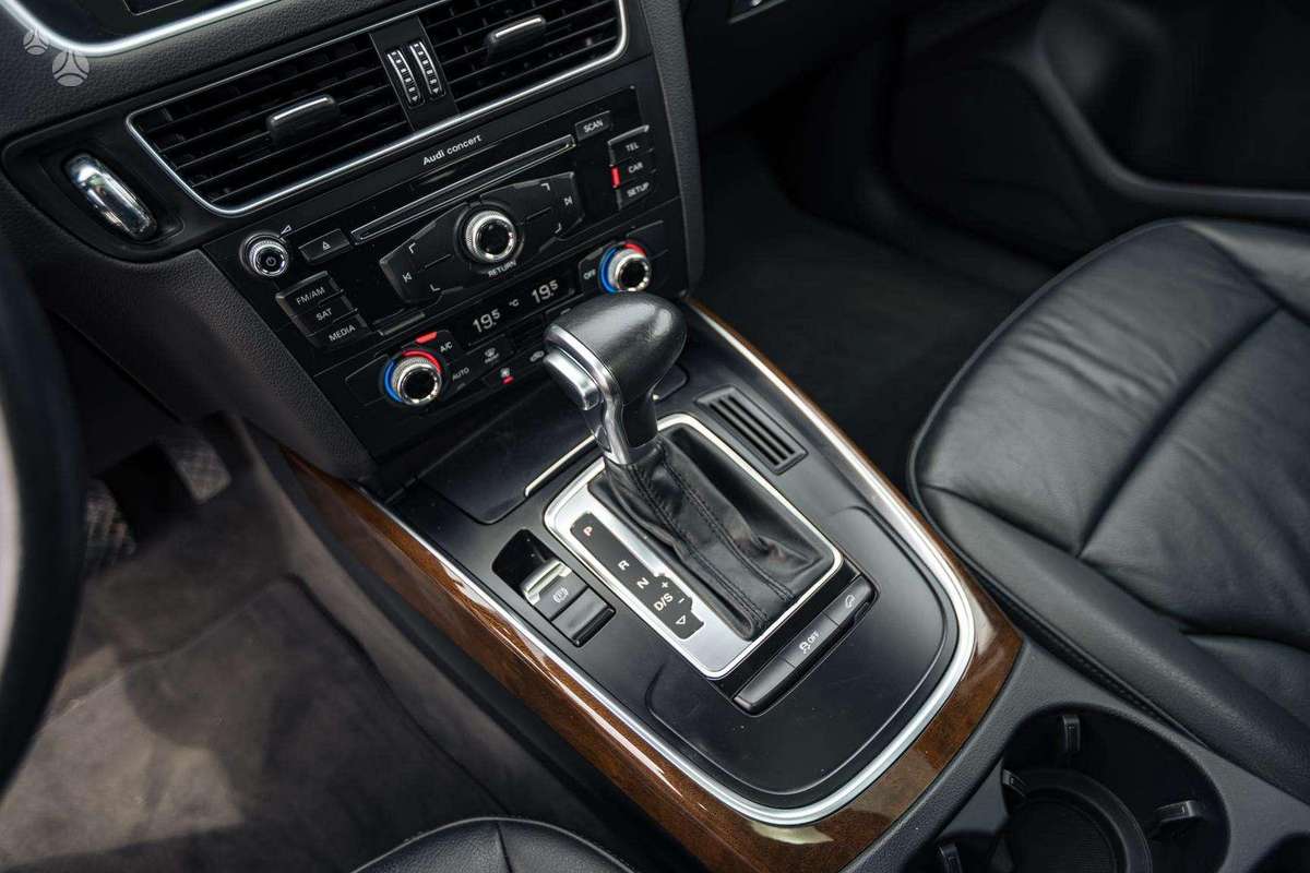 Audi Q5, 2.0 l., off-road / crossover