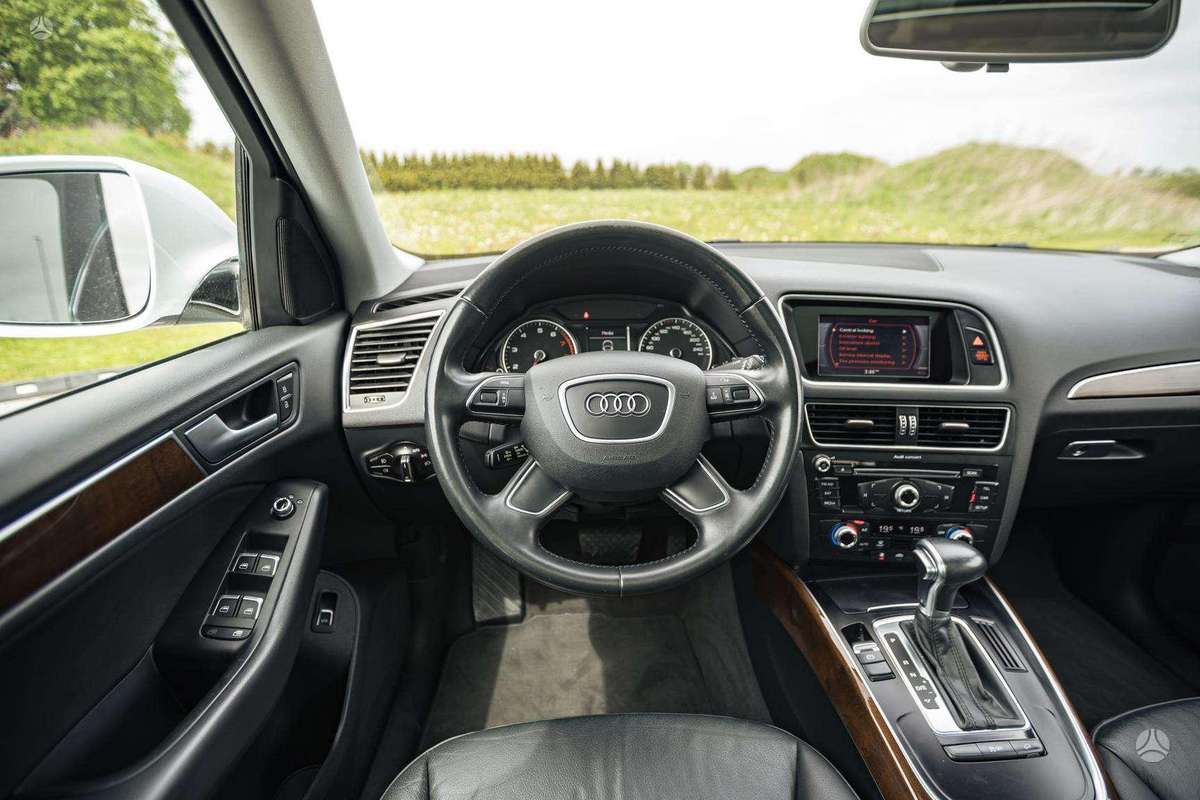 Audi Q5, 2.0 l., off-road / crossover
