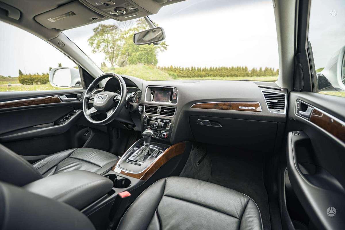 Audi Q5, 2.0 l., off-road / crossover