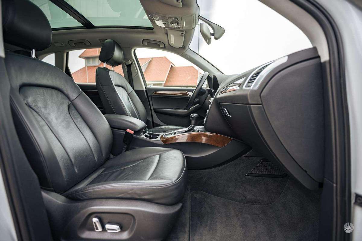 Audi Q5, 2.0 l., off-road / crossover