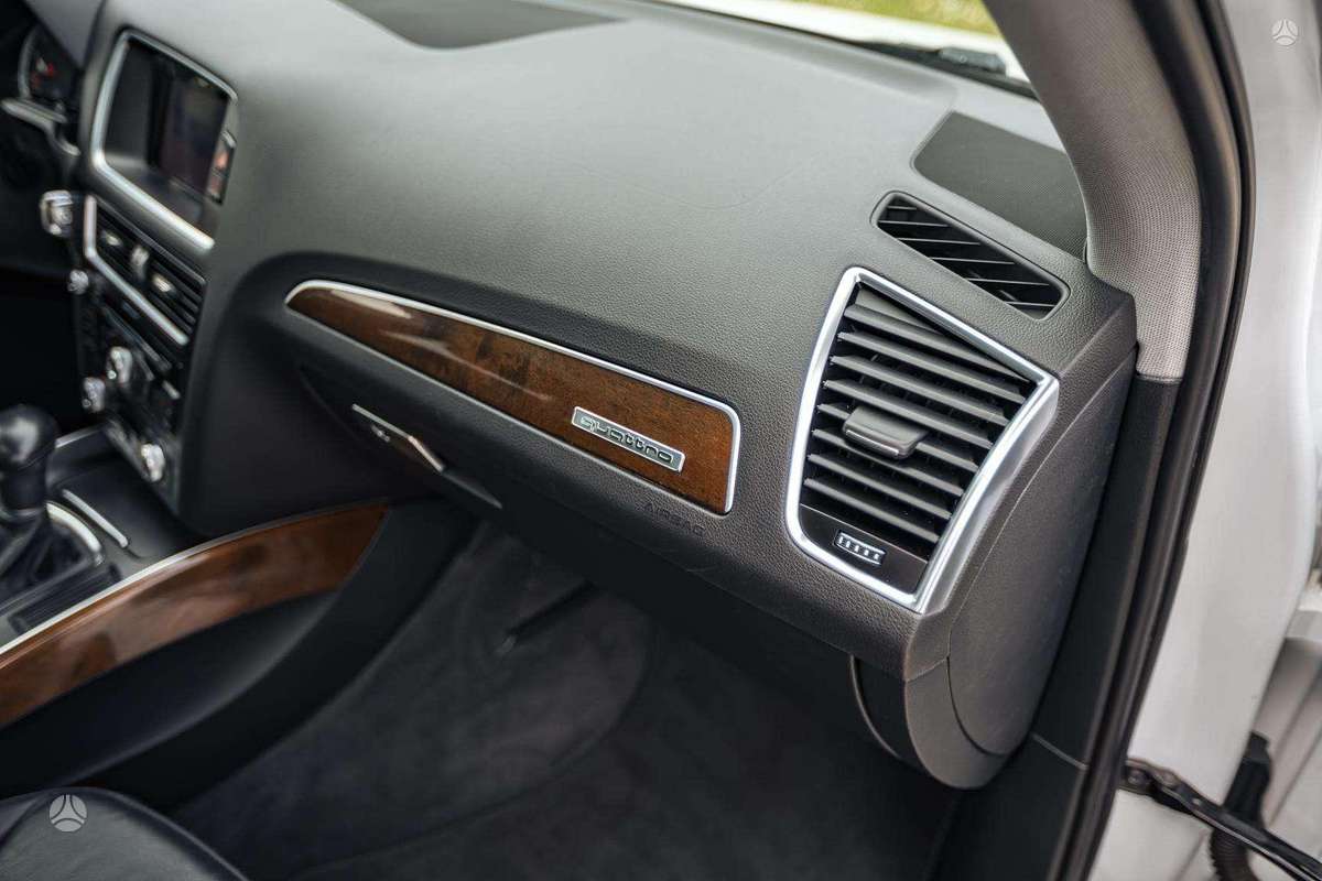 Audi Q5, 2.0 l., off-road / crossover