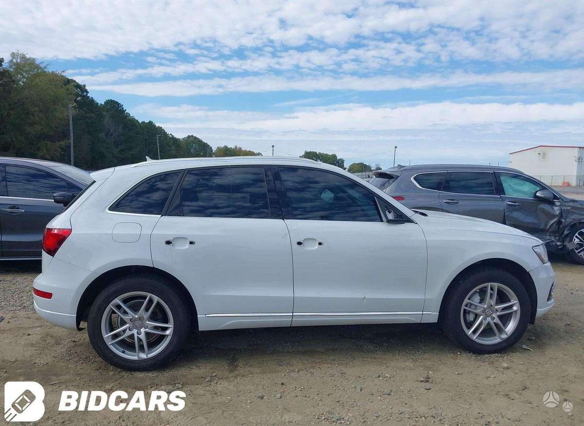 Audi Q5, 2.0 l., off-road / crossover