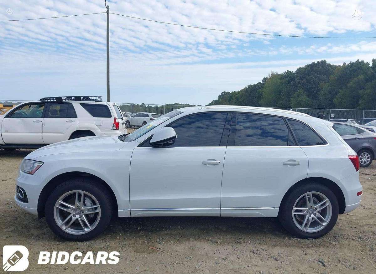 Audi Q5, 2.0 l., off-road / crossover