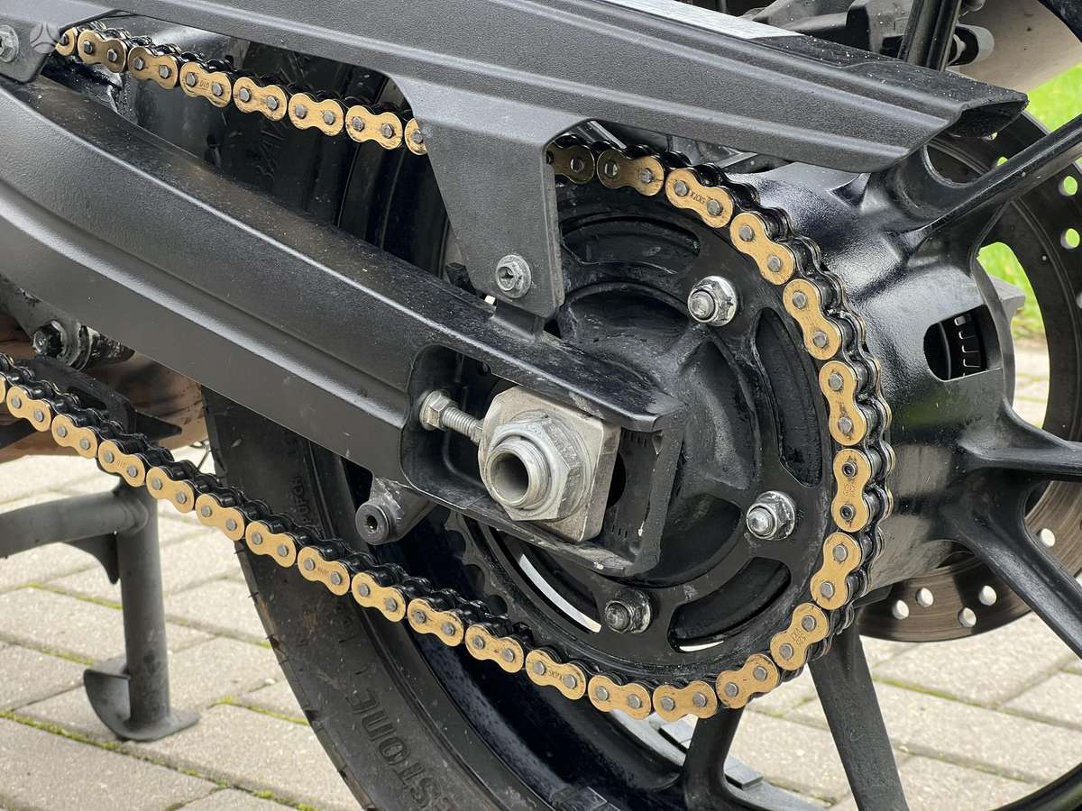 Suzuki DL (V-Strom) 1000cc, enduro / adventure