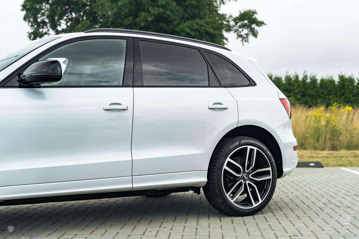 Audi Q5, 3.0 l., off-road / crossover