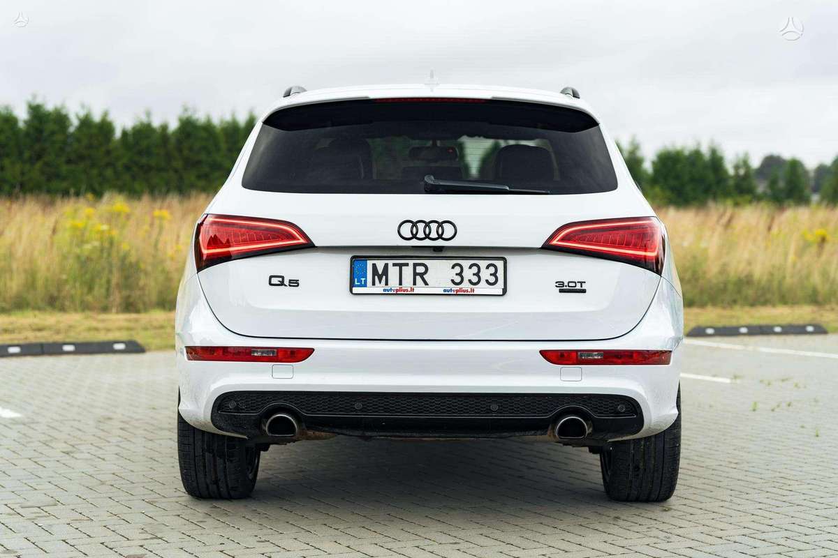 Audi Q5, 3.0 l., off-road / crossover