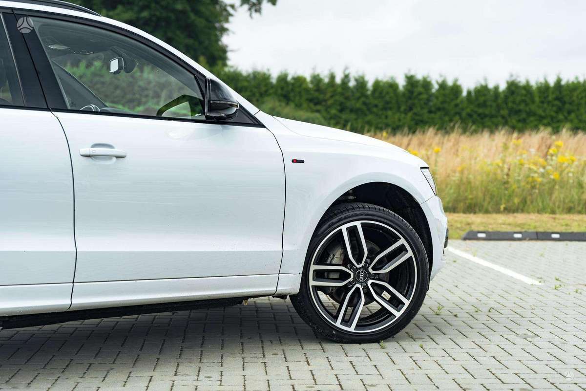 Audi Q5, 3.0 l., off-road / crossover
