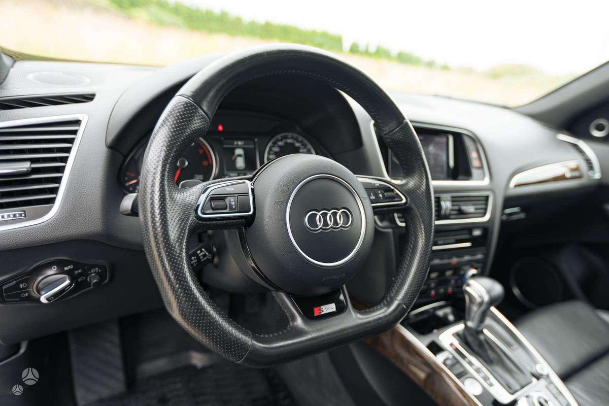 Audi Q5, 3.0 l., off-road / crossover