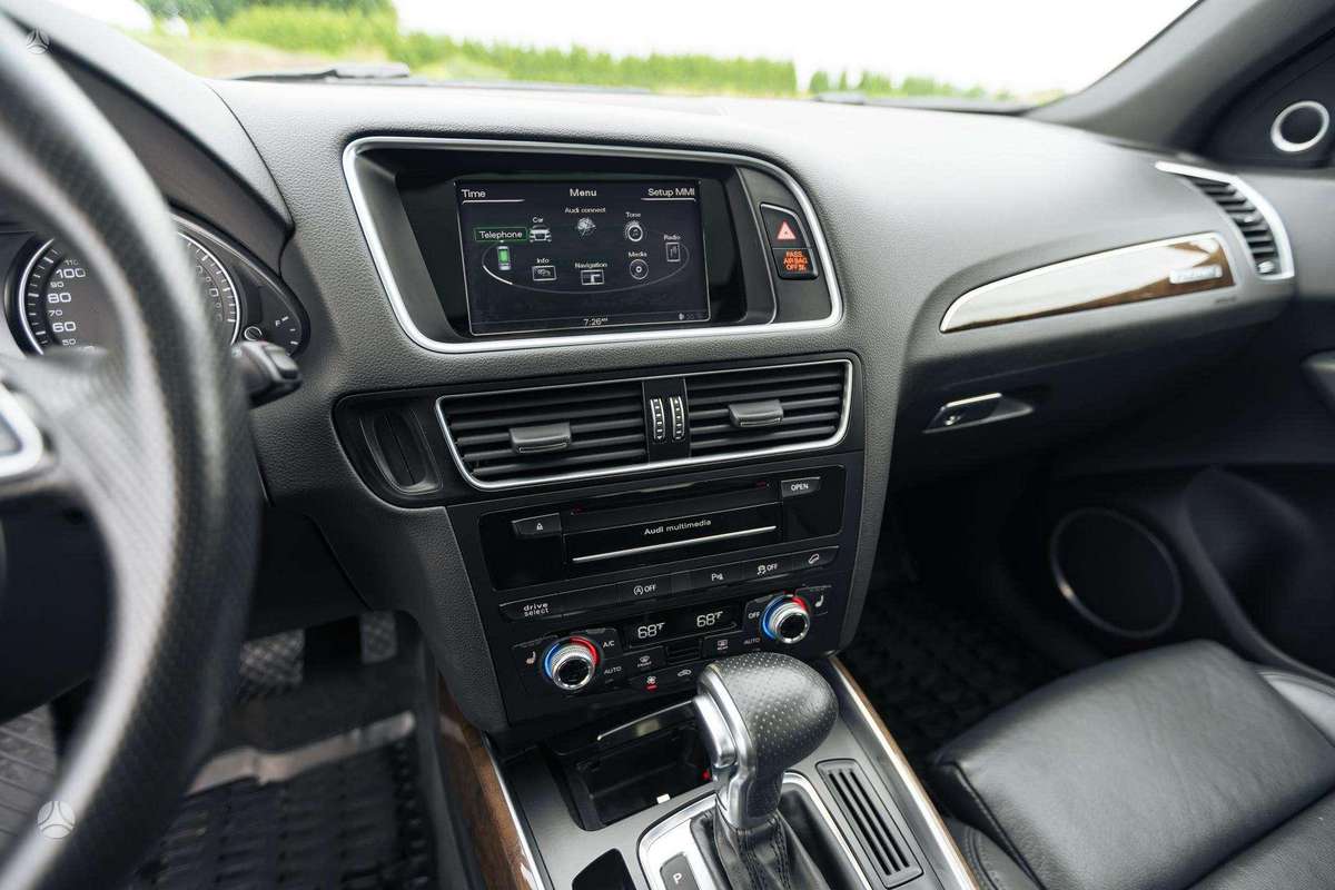 Audi Q5, 3.0 l., off-road / crossover