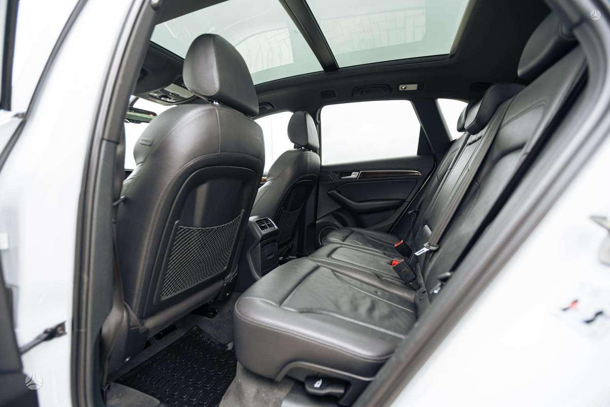 Audi Q5, 3.0 l., off-road / crossover
