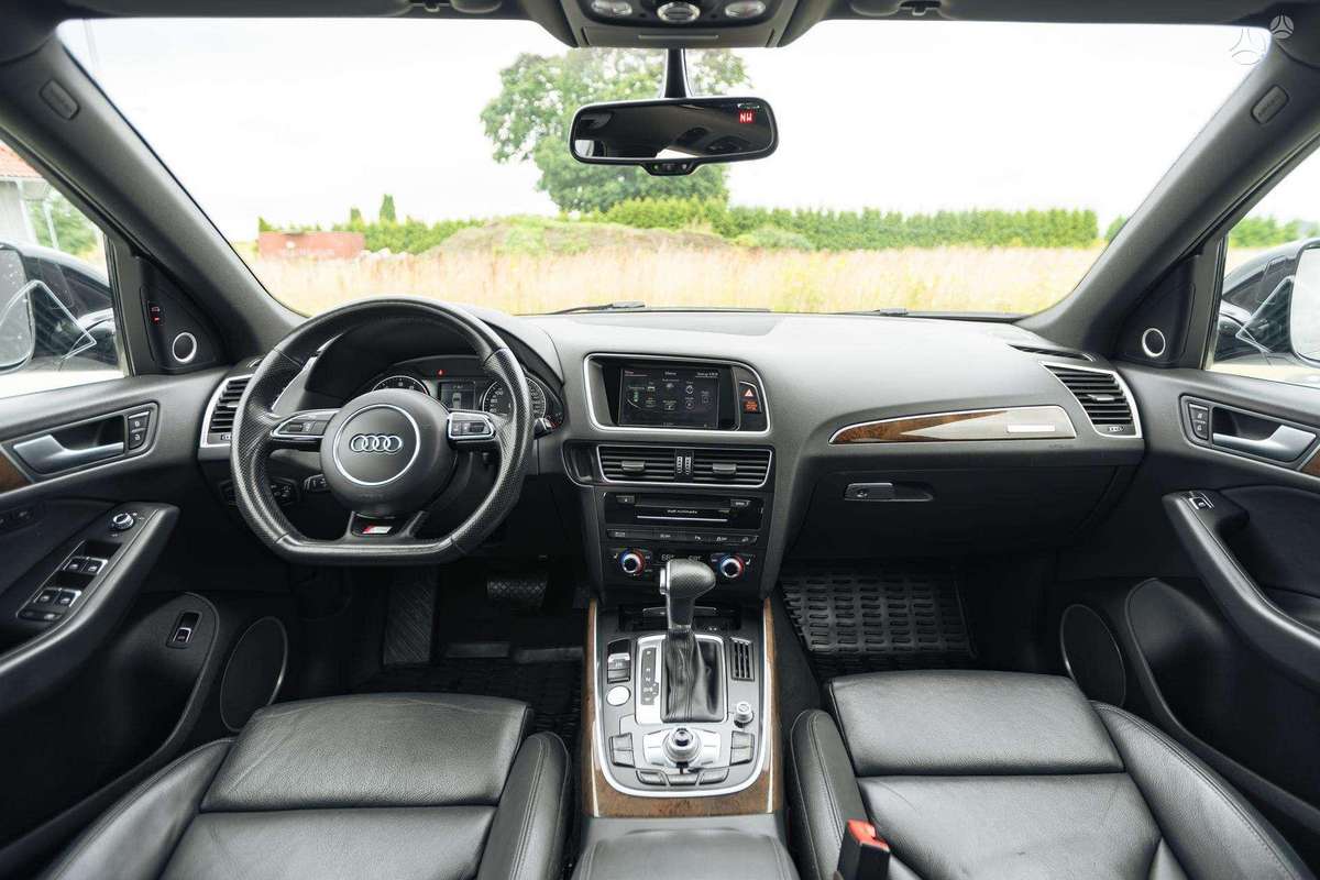Audi Q5, 3.0 l., off-road / crossover