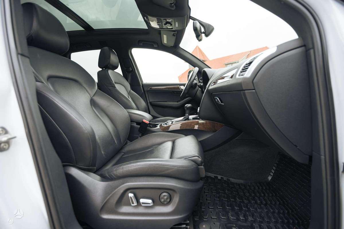 Audi Q5, 3.0 l., off-road / crossover