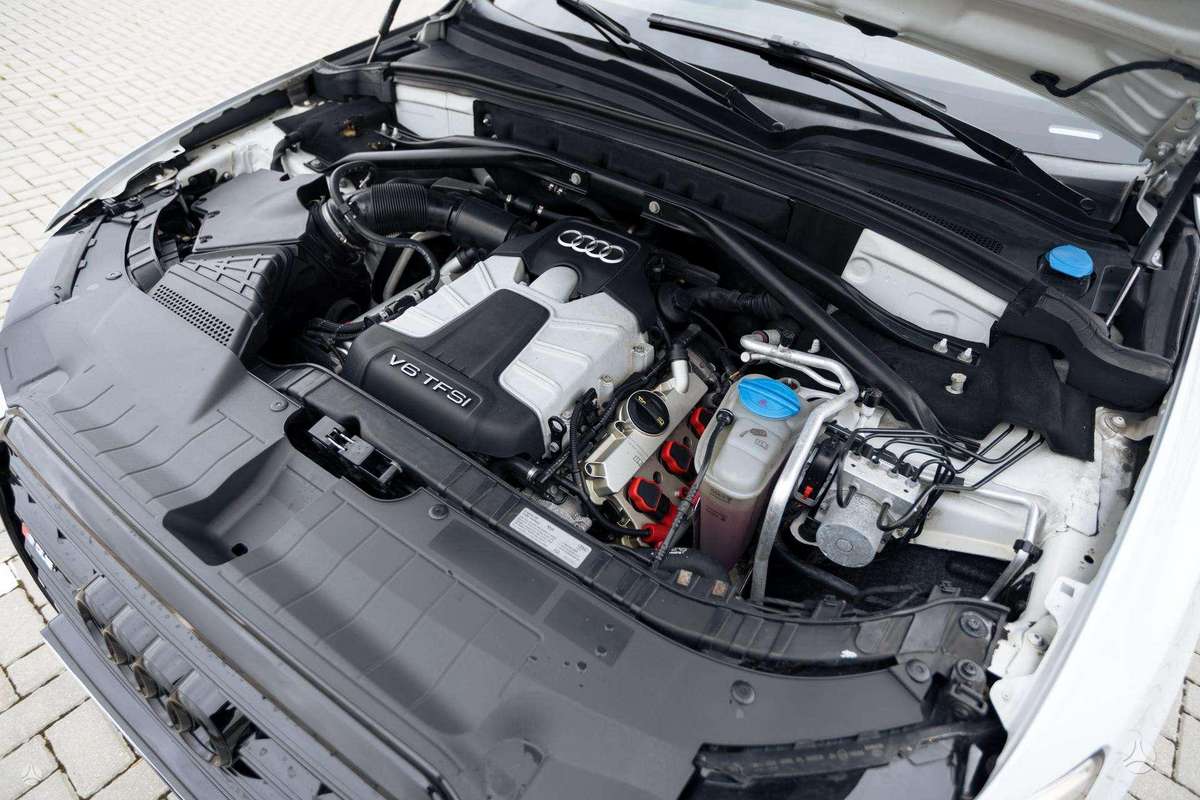 Audi Q5, 3.0 l., off-road / crossover