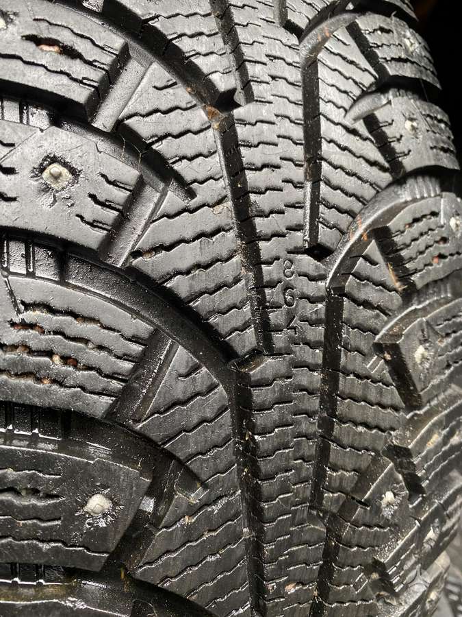Nokian, зимние 235/75 R16