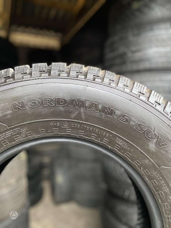 Nokian, žieminės 235/75 R16