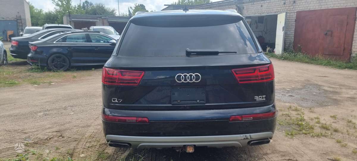 Audi Q7, 3.0 l., off-road / crossover