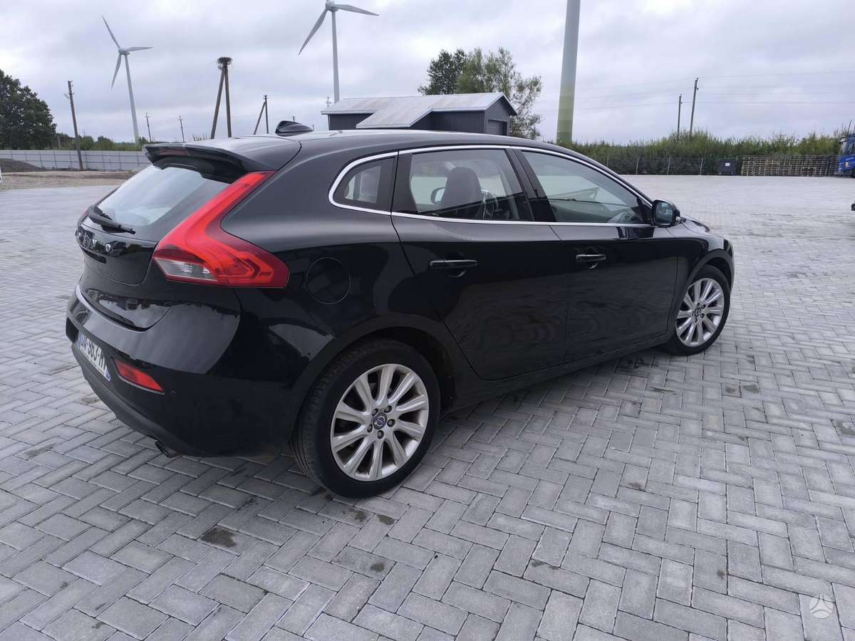Volvo V40, 2.0 l., hatchback