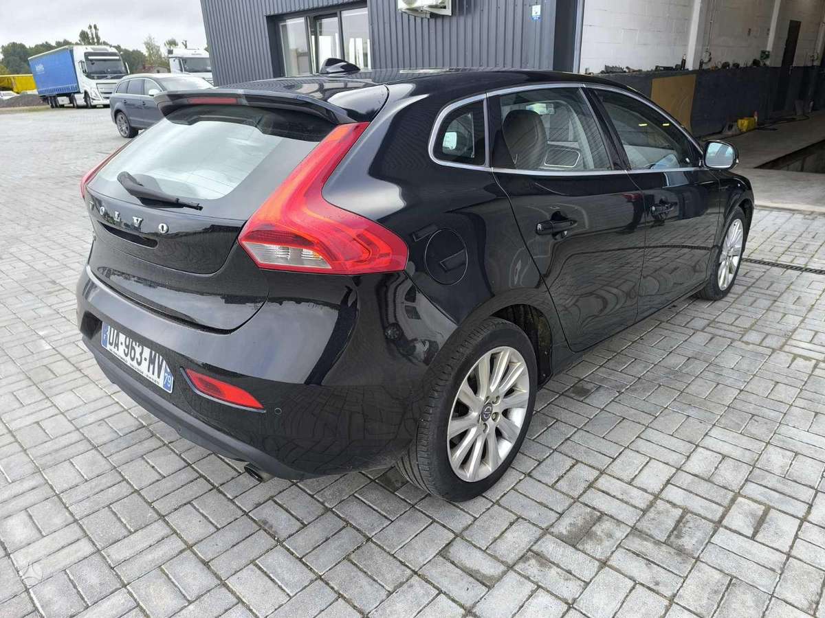Volvo V40, 2.0 l., hatchback