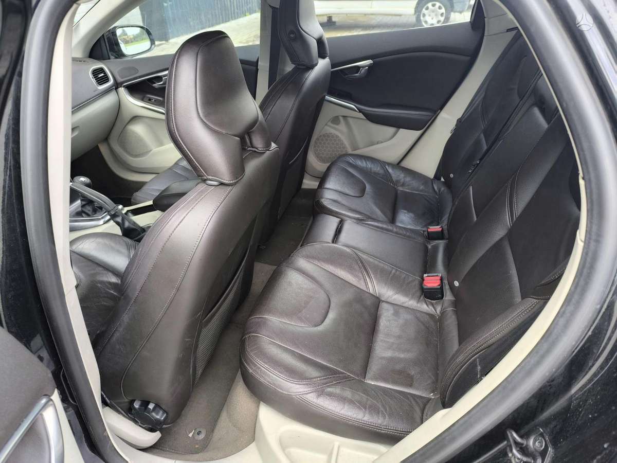 Volvo V40, 2.0 l., hatchback