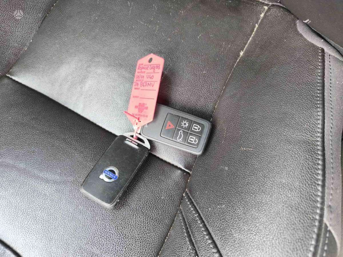 Volvo V40, 2.0 l., hatchback