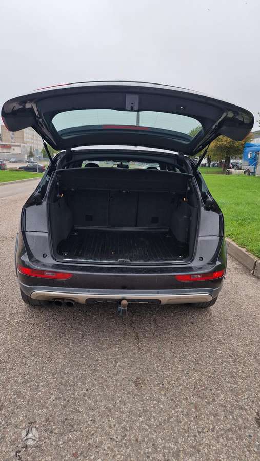 Audi Q5, 2.0 l., off-road / crossover