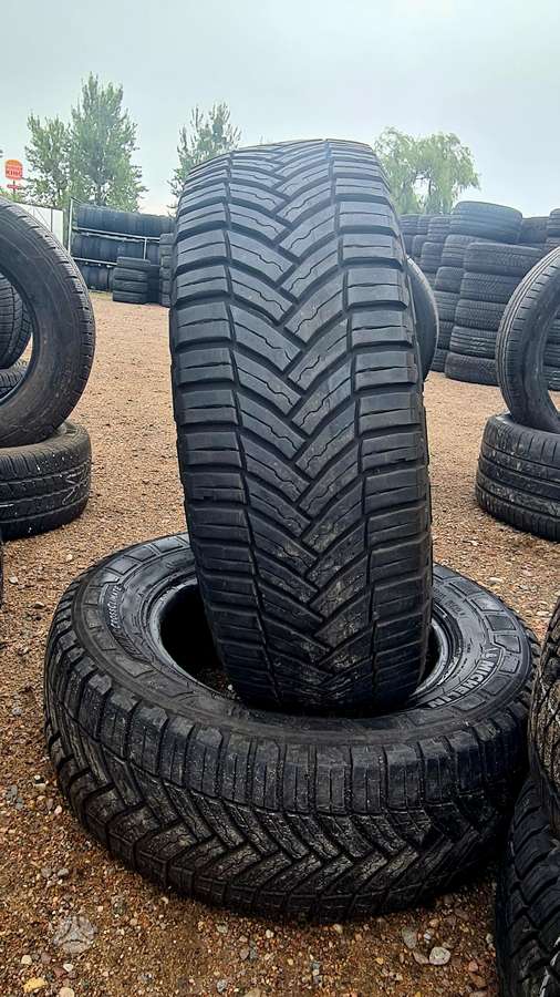 Michelin, всесезонные 235/65 R16