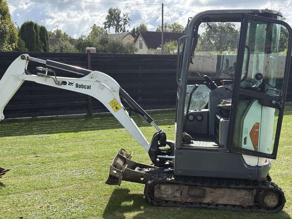 Bobcat E20, mini excavator