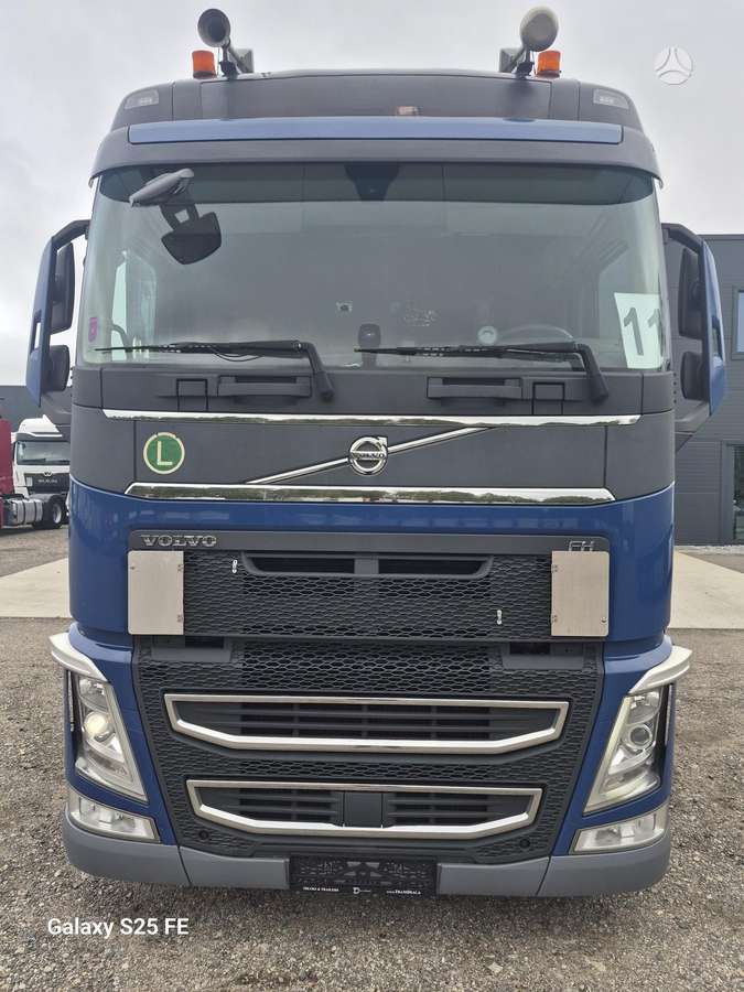 Volvo FH500 Mega, double sleeper
