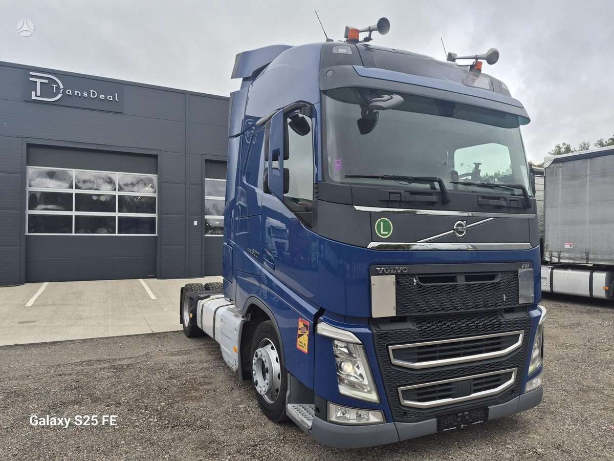 Volvo FH500 Mega, double sleeper