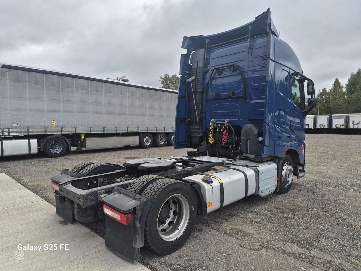 Volvo FH500 Mega, double sleeper