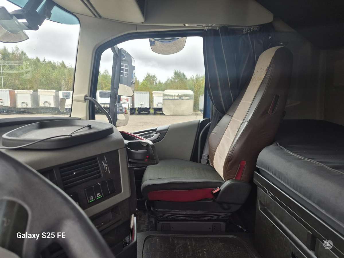 Volvo FH500 Mega, double sleeper