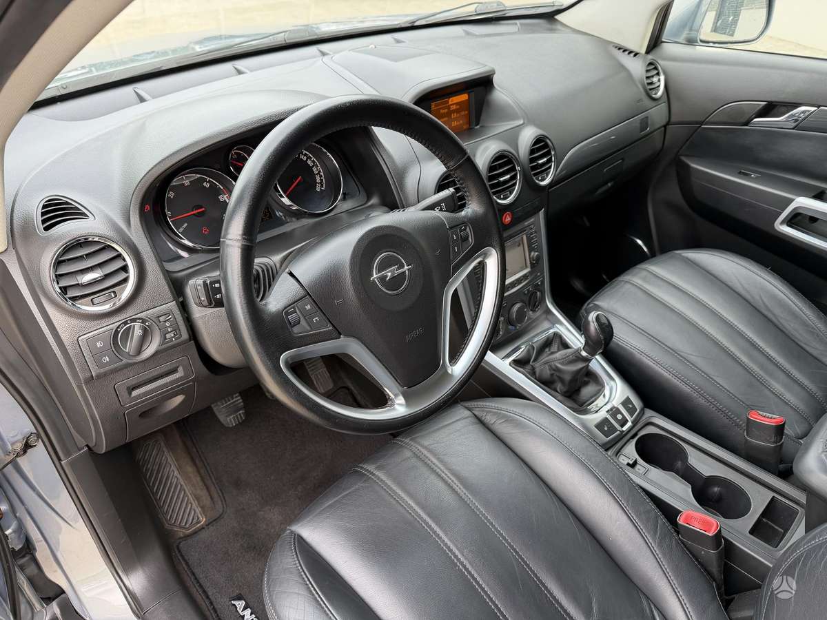 Opel Antara, 2.2 l., off-road / crossover
