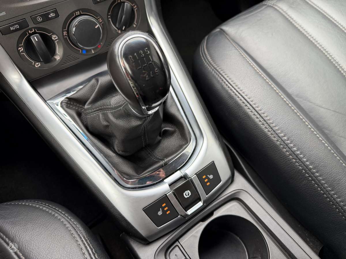 Opel Antara, 2.2 l., Внедорожник / Кроссовер