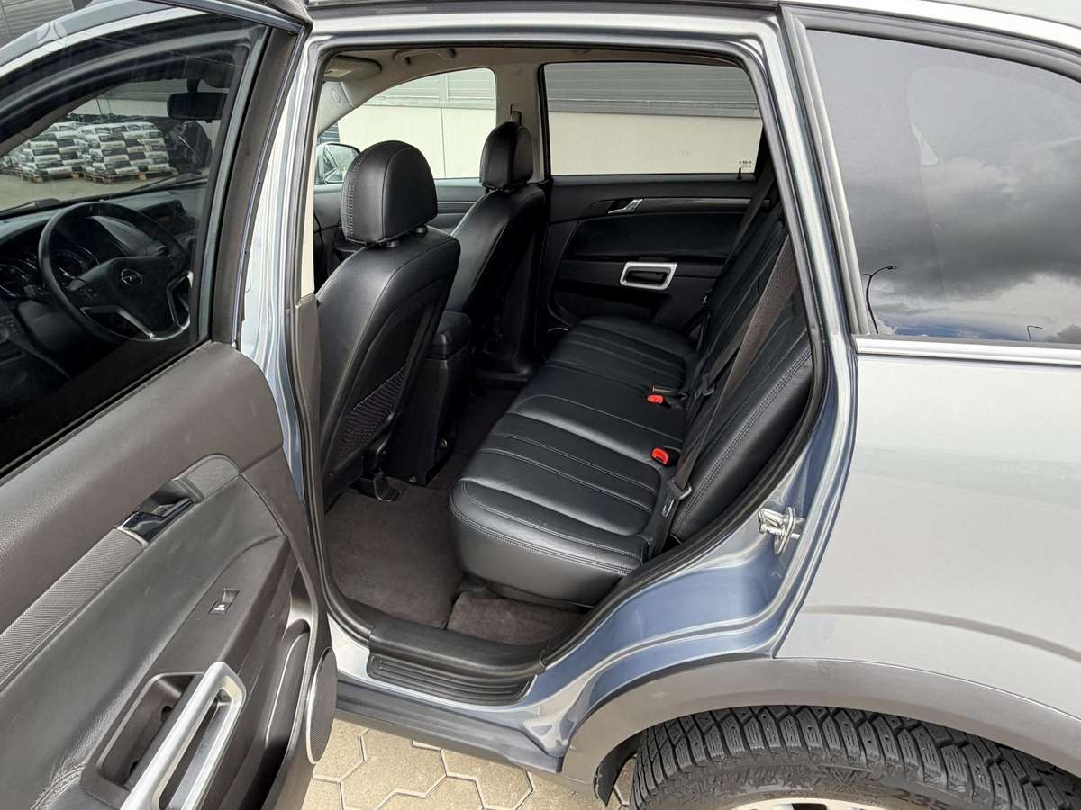 Opel Antara, 2.2 l., off-road / crossover
