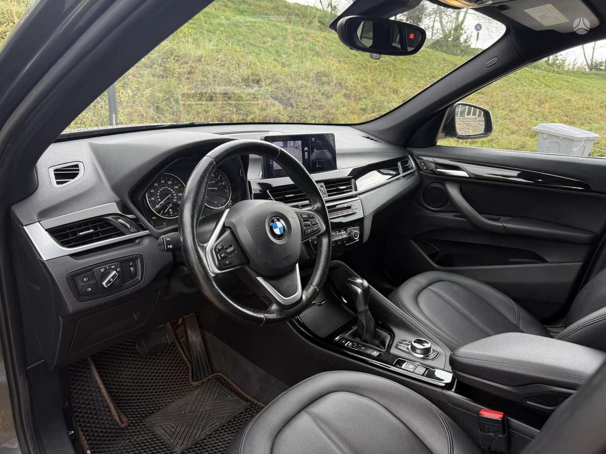 BMW X1, 2.0 l., off-road / crossover