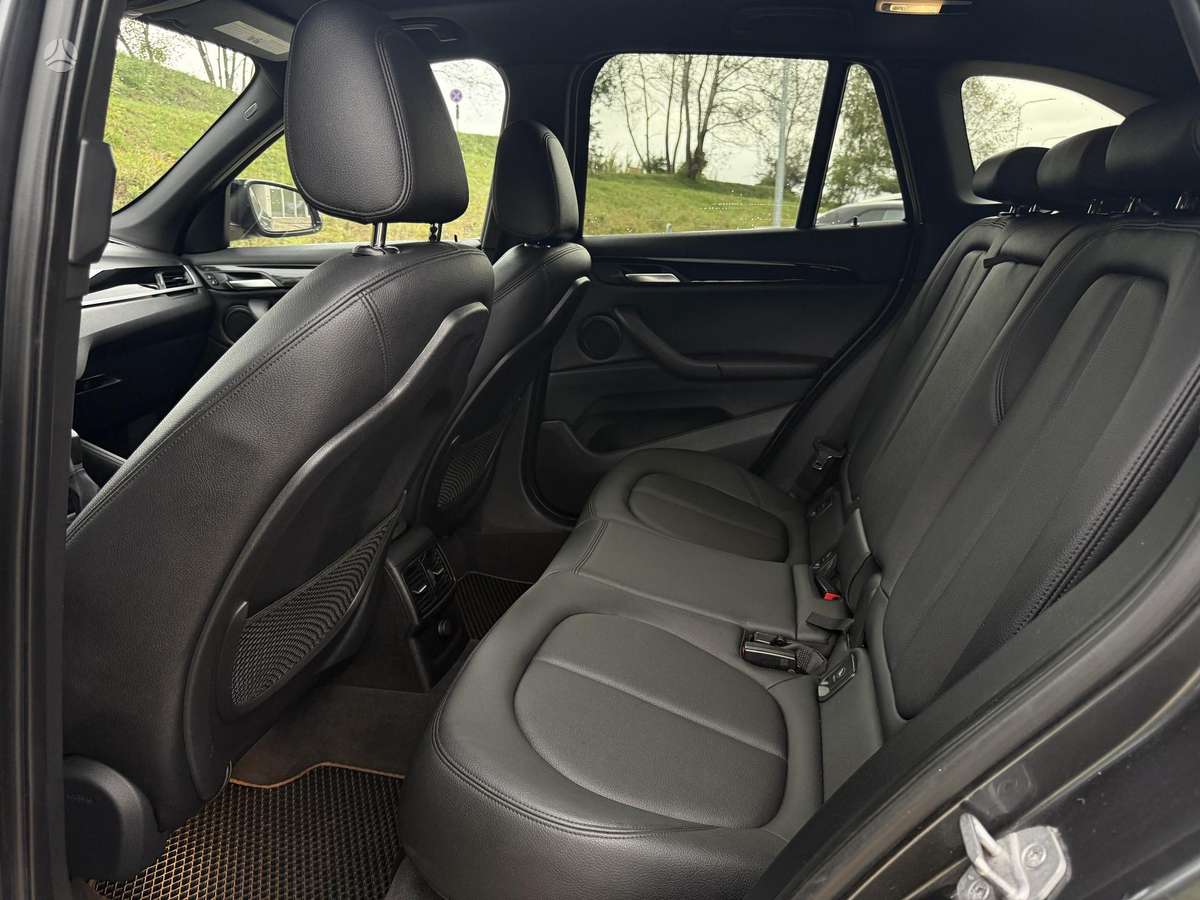 BMW X1, 2.0 l., off-road / crossover
