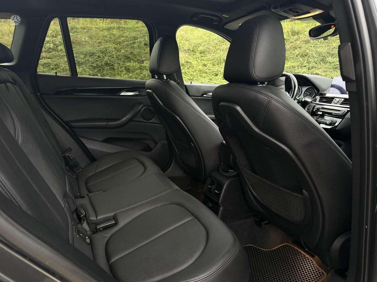BMW X1, 2.0 l., off-road / crossover