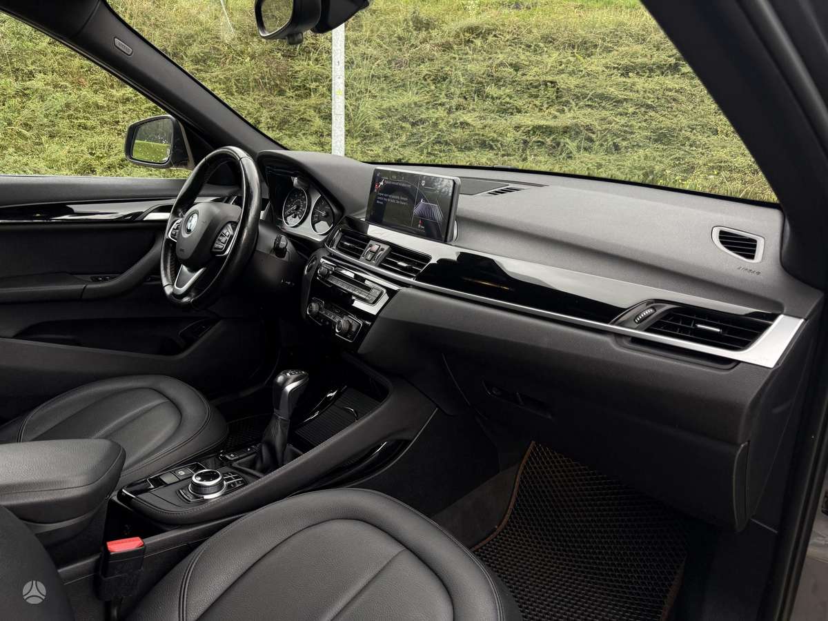 BMW X1, 2.0 l., off-road / crossover
