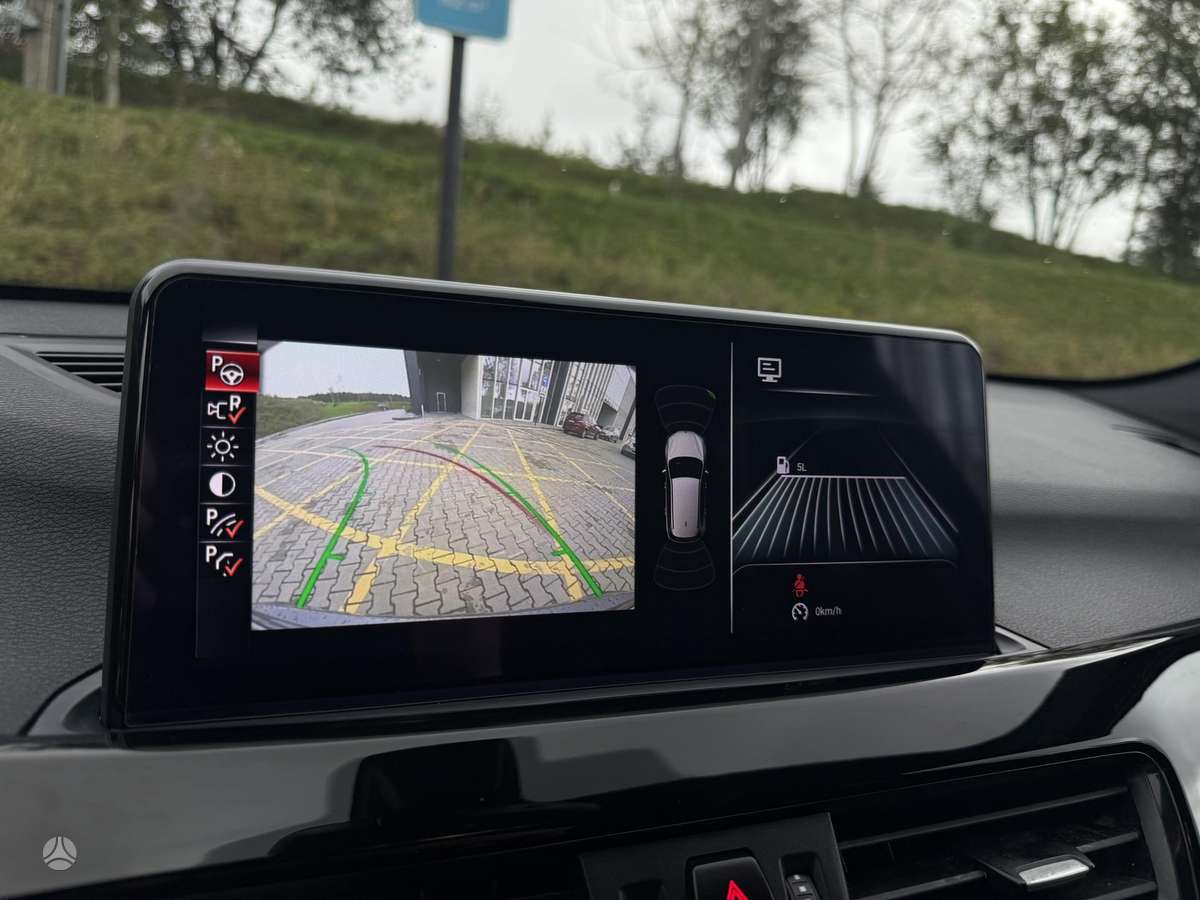 BMW X1, 2.0 l., off-road / crossover