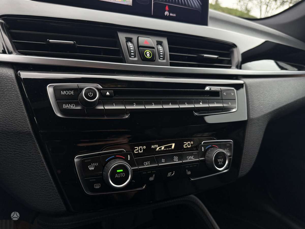 BMW X1, 2.0 l., off-road / crossover