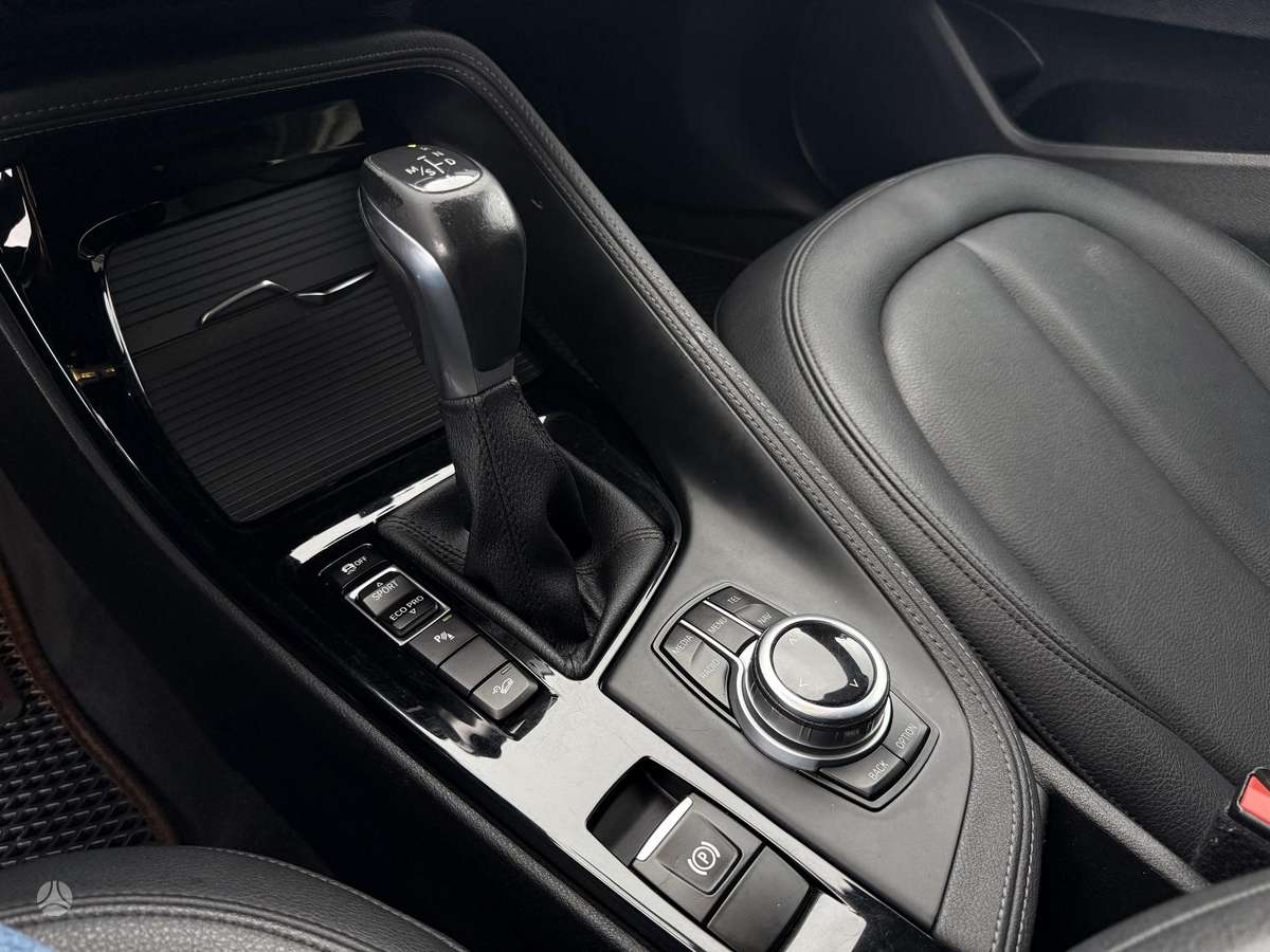 BMW X1, 2.0 l., off-road / crossover