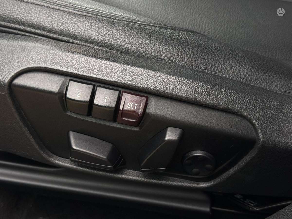 BMW X1, 2.0 l., off-road / crossover