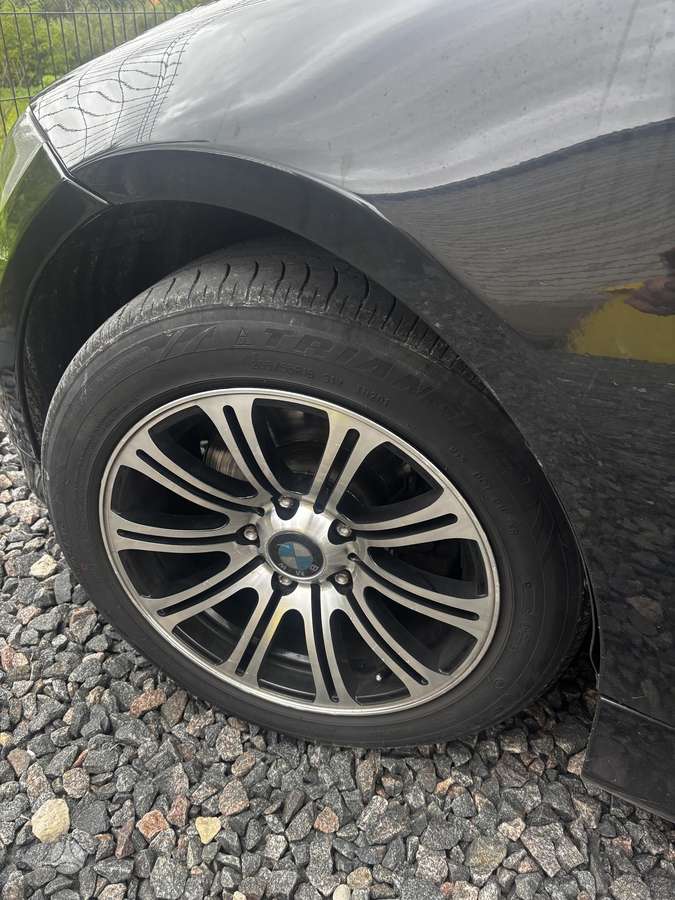 BMW 320, Седан