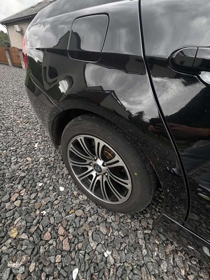 BMW 320, Седан