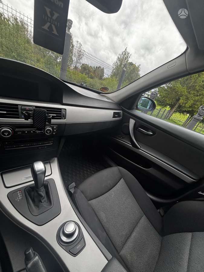 BMW 320, saloon / sedan