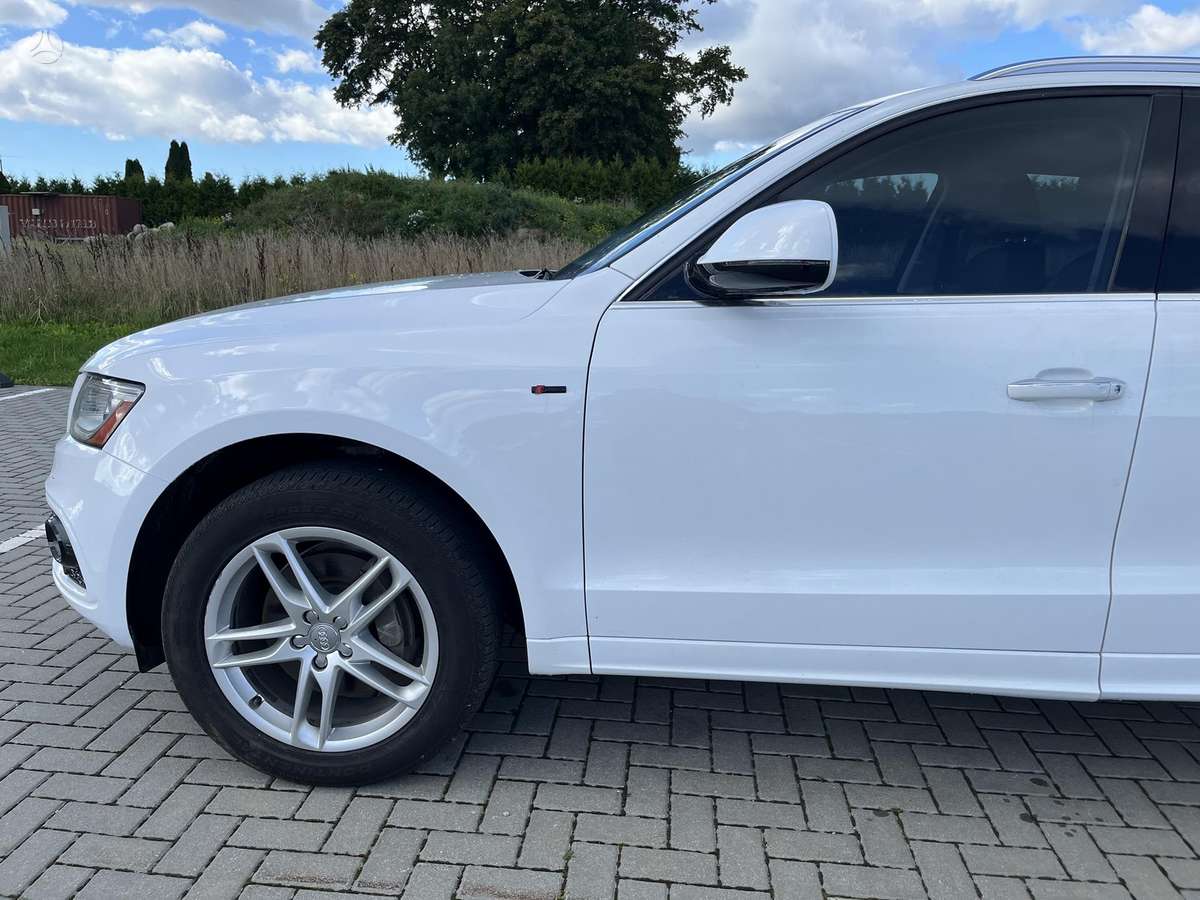 Audi Q5, 3.0 l., off-road / crossover