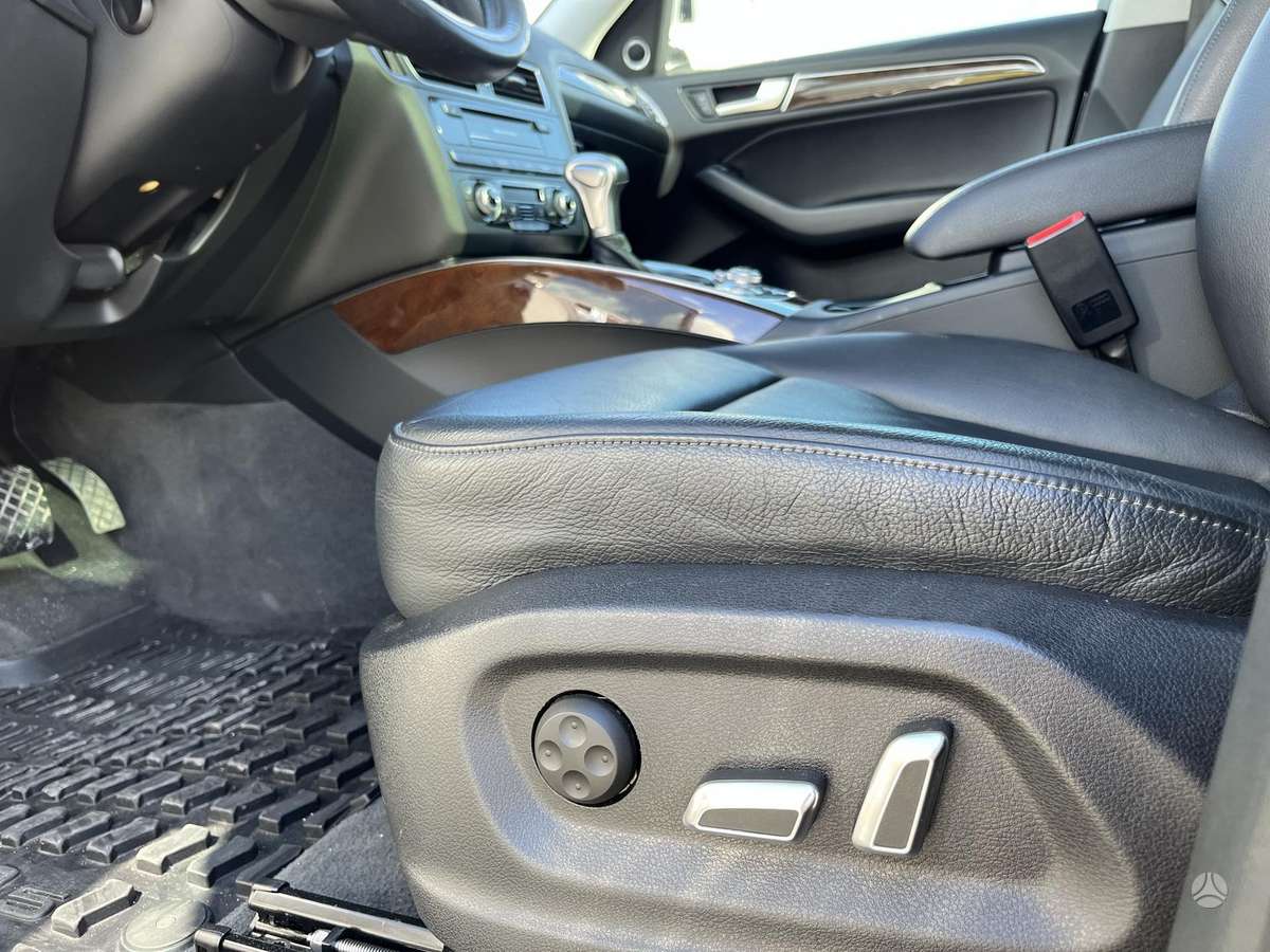 Audi Q5, 3.0 l., off-road / crossover