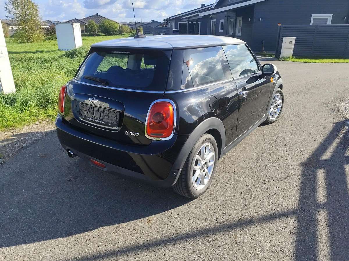 Mini Cooper, 1.5 l., hatchback