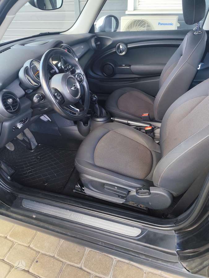 Mini Cooper, 1.5 l., hatchback